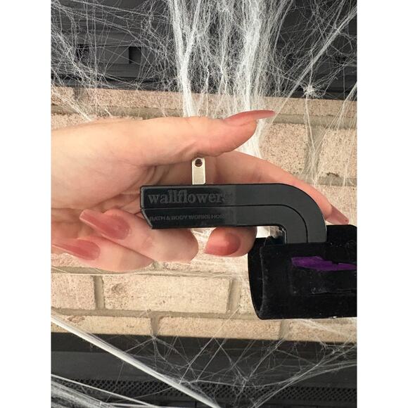 Bath & Body Works Black Velvet Bat Wallflower Plug In Halloween Home Fragrance - Picture 6 of 6